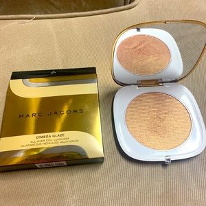 Marc Jacobs Omega Glaze highlighter